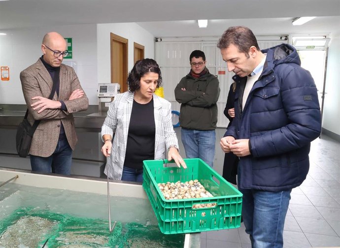El conselleiro do Mar, Alfonso Villares,en Cabana