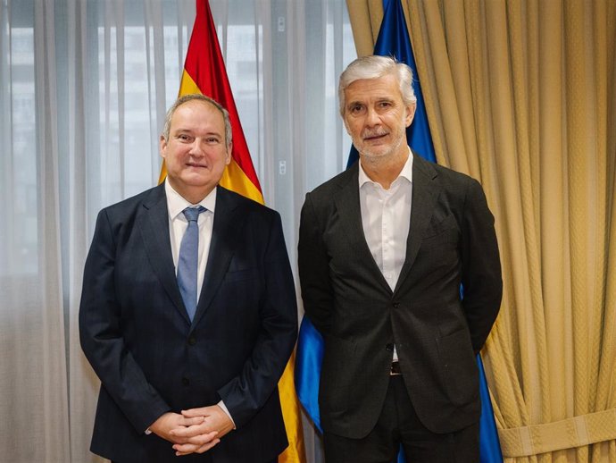 El ministro de Industria y Turismo, Jordi Hereu, y el presidente de FIAB, Ignacio Silva