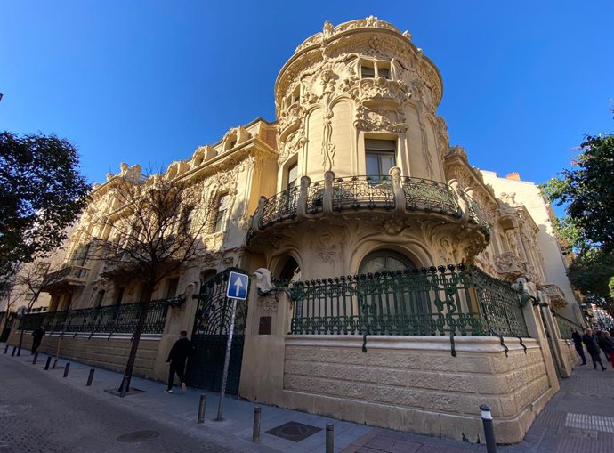 Archivo - Fachada de la sede de Sociedad General de Autores y Editores (SGAE), un día después de que el juez de la Audiencia Nacional, Ismael Moreno, haya imputado en el fraude de "La Rueda" a 14 entes televisivos por un supuesto fraude por el que se ob