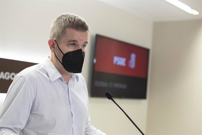 Archivo - El portavoz socialista de Educación en las Cortes de Aragón, Ignacio Urquizu.