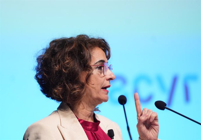 La vicepresidenta primera del Gobierno y ministra de Hacienda, María Jesús Montero, durante su participación en los Encuentros SER, a 12 de enero del 2024 en Sevilla (Andalucía, España).