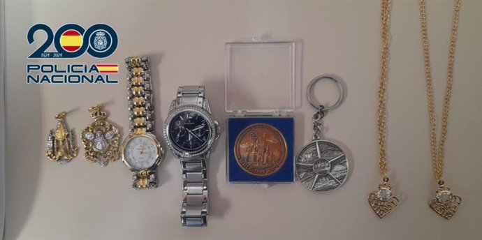 Dos detinguts per robar joies a ancians per als quals treballaven a Elx i vendre-les per 140.000 euros