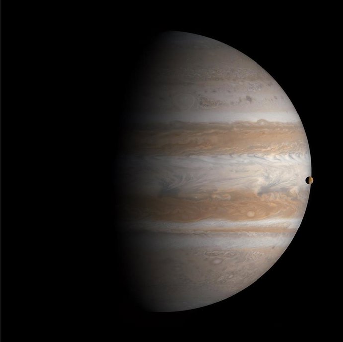 Tránsito de Ío. Fotografía compuesta en mosaico. Cassini, 1 de enero de 2001