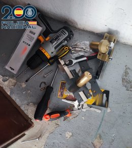 Herramientas encontradas en la vivienda allanada.