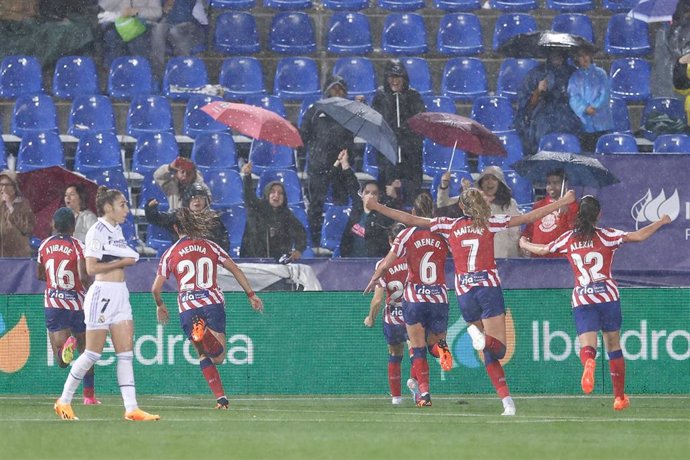 Archivo - Las jugadoras del Atlético de Madrid celebran el 2-2 de Banini en la final de la Copa de la Reina 22-23 ante el Real Madrid