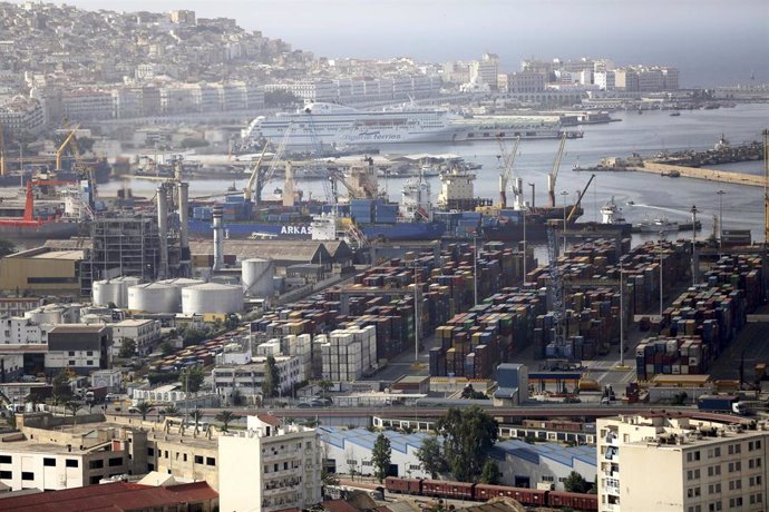 Archivo - Vista del puerto de Argel