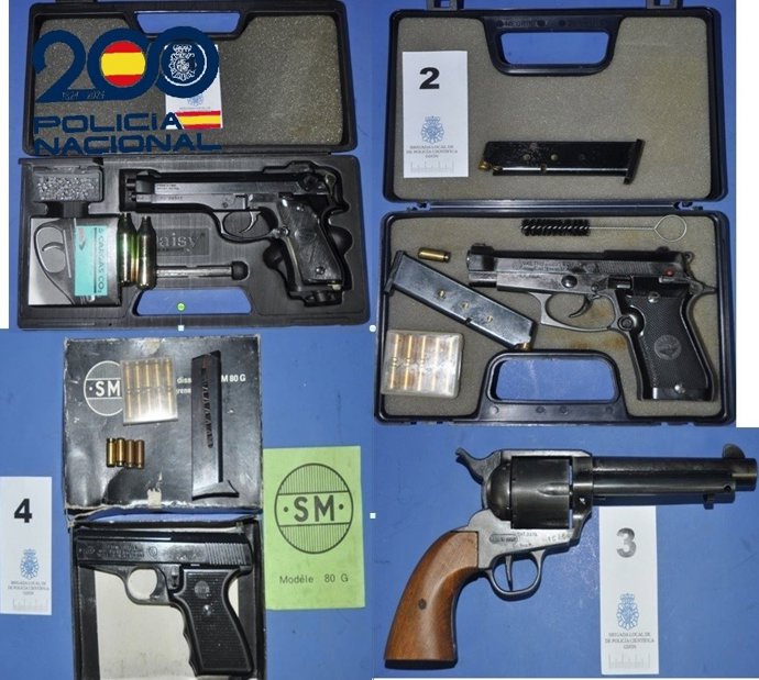Armas incautadas en el domicilio del presunto autor de un robo en una gasolinera de Gijón