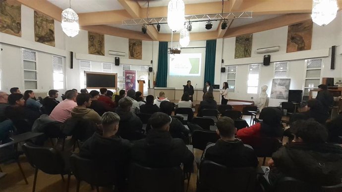 Más de 600 alumnos de FP participan en la campaña sobre prevención de riesgos en trabajos de altura.