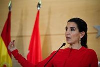 Monasterio reclama a Ayuso que flete autobuses para llevar a los migrantes de Alcalá al Palacio de la Moncloa