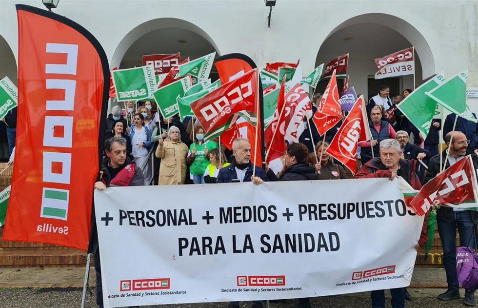 Protesta ante el hospital de El Tomillar