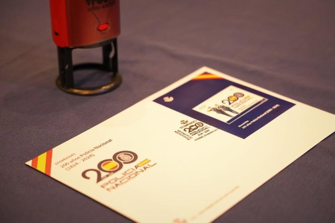 Sello conmemorativo del Bicentenario de la Policía Nacional.