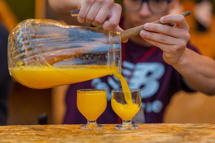 Archivo - Poncha de Madeira