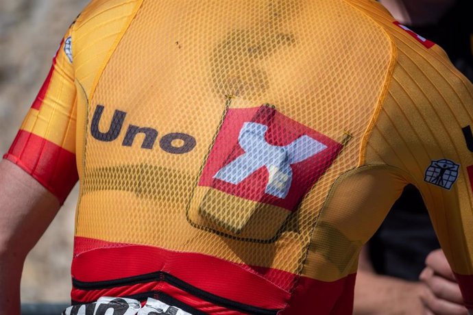 Archivo - Jersey de un corredor del Uno-X Pro Cycling Team duriante el Mont Ventoux Challenge de 2022.