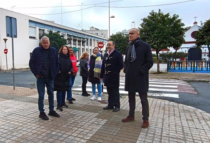 Encuentro de los concejales socialistas Antonio Muñoz y Francisco Páez con vecinos de La Corza.