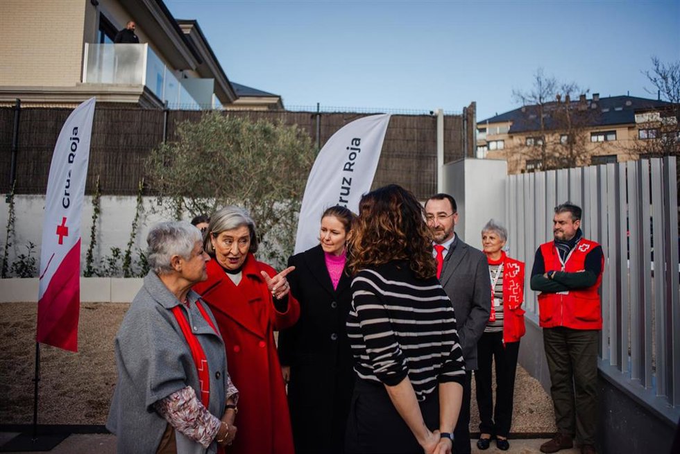 Isabel Díaz Ayuso en la inauguración de la nueva sede de Cruz Roja en Colmenar Viejo