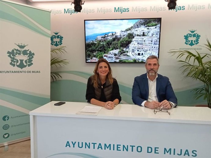 La alcaldesa, Ana Mata, junto al concejal de Promoción Turística, Juan Carlos Maldonado, han presentado la estrategia del municipio con la que acudirá a la próxima edición de Fitur.