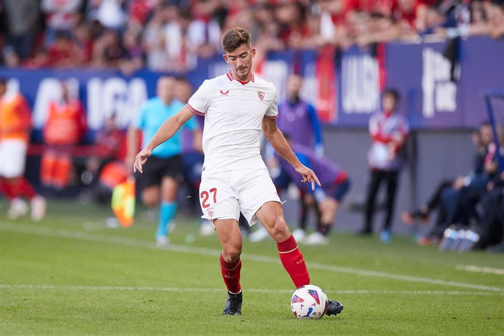 Archivo - El canterano del Sevilla FC Kike Salas of Sevilla FC, ante Osasuna en El Sadar. 