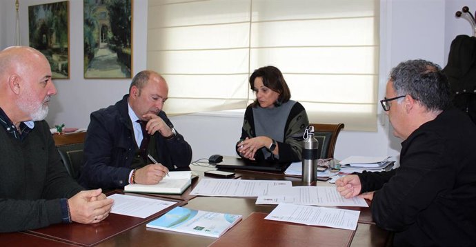 La alcaldesa con el responsable territorial de Fomento