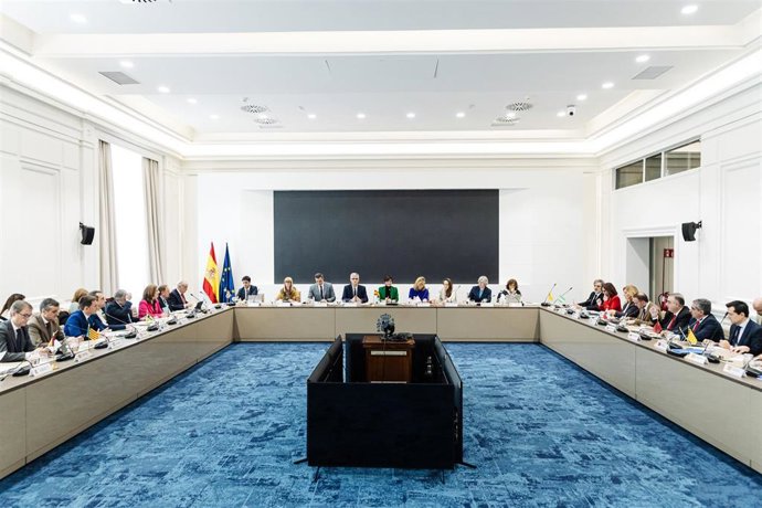 Foto de familia de la reunión de la Conferencia Sectorial de Vivienda, Urbanismo y suelo