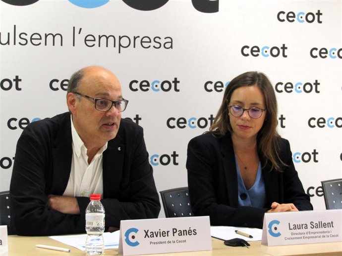 Archivo - El presidente de Cecot, Xavier Panés,  junto a la directora del departamento de emprendimiento y crecimiento empresarial de la patronal, Laura Sallent