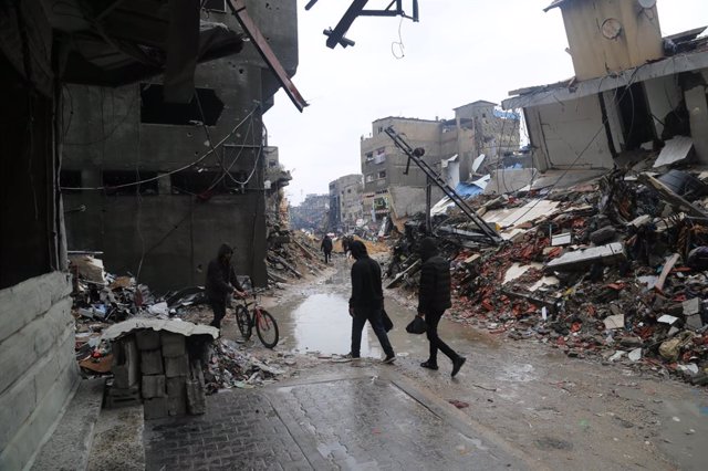 Imagen de archivo de una calle de Gaza tras los bombardeos de Israel.