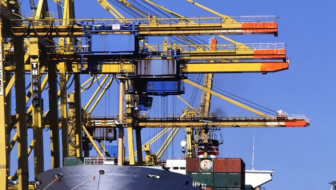 Contenedores en un Puerto