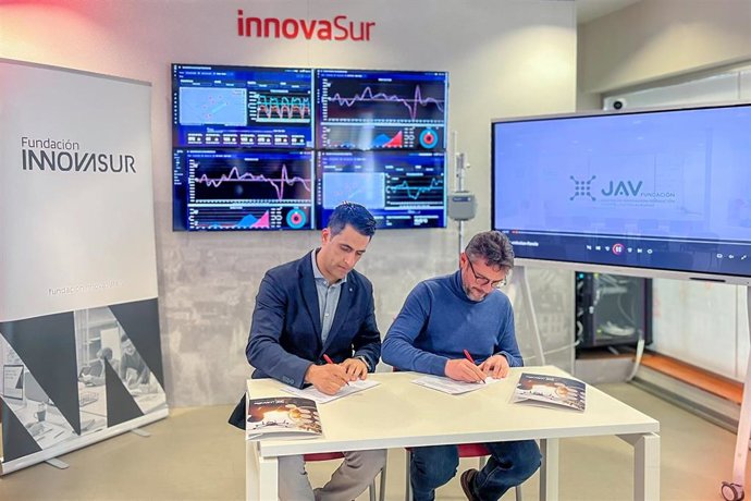 Firma del convenio entre la Fundación JAV e Innovasur.