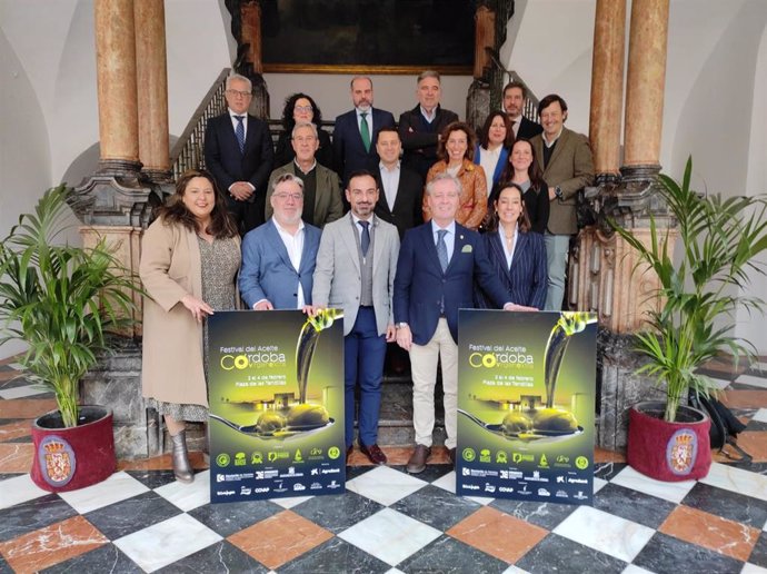 Autoridades en la presentación del 'I Festival del Aceite Córdoba Virgen Extra'.