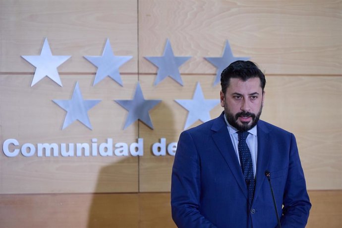 El portavoz del Partido Popular en la Asamblea de Madrid, Carlos Díaz-Pache, ofrece una rueda de prensa tras la reunión de portavoces, en la Asamblea de Madrid, a 18 de enero de 2024, en Madrid (España). Ayuso inicia sus reuniones con la portavoz de Más