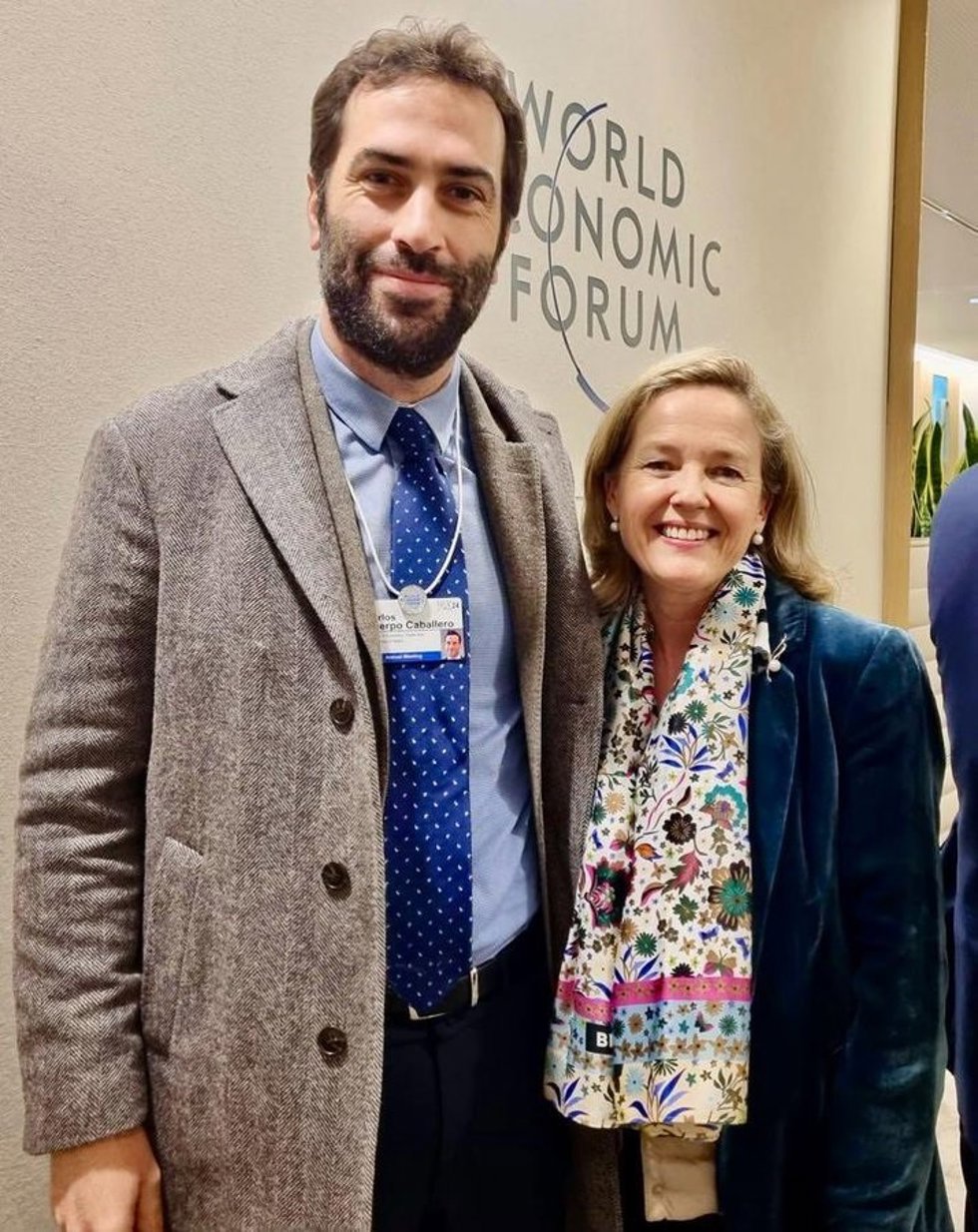 El ministro de Economía, Carlos Cuerpo, y la presidenta del BEI y exvicepresidenta del Gobierno español, Nadia Calviño
