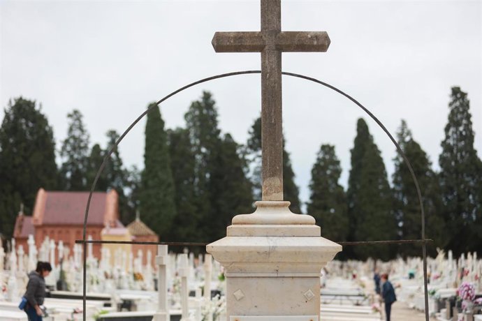 Archivo - Imagen de archivo del cementerio de San Fernando de Sevilla.