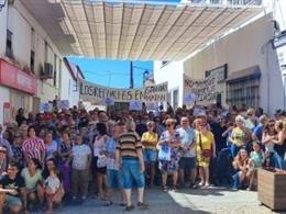 Imagen de una de las manifestaciones de los vecinos de Santa Bárbara de Casa (Huelva).