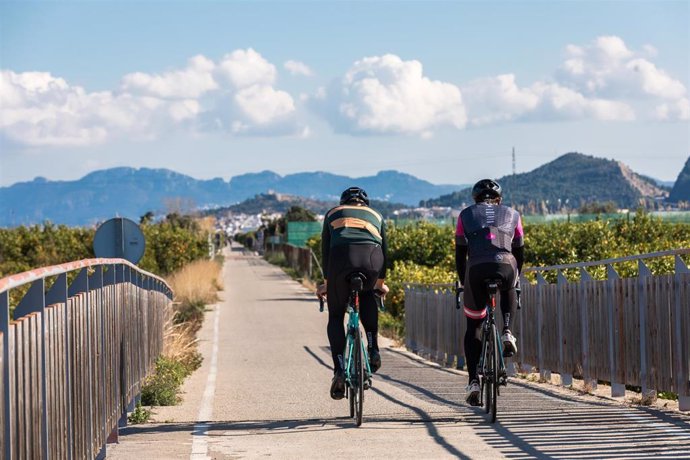 Archivo - Turisme promociona la oferta turística de la Comunitat Valenciana en la Copa del Mundo de Ciclocross UCI que se celebra en Benidorm