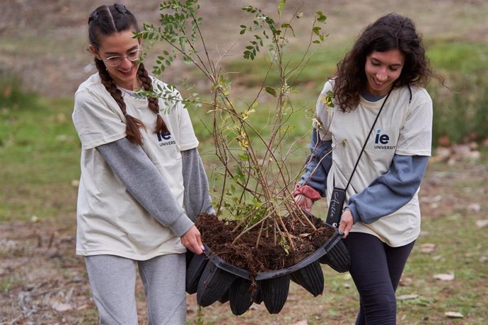 IE University acelera la reducción de residuos en 2024 dentro del '10 Year Challenge' para proteger el planeta