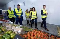 Ayuso critica las decisiones políticas que están creando "una escalada de precios en los productos de la compra"