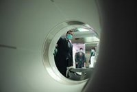 Moreno subraya los "casi 680 millones de euros" destinados a tecnología sanitaria en Andalucía desde 2019