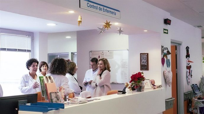 Archivo - Visita de la consejera de Salud a un control de Enfermería