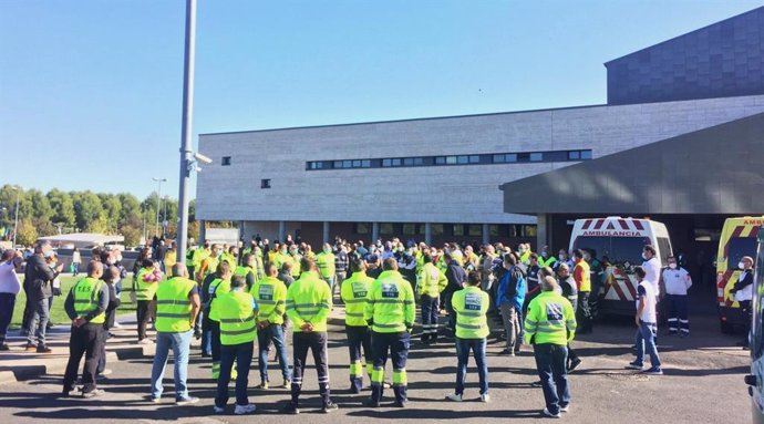 Imagen de archivo de una concentración de trabajadores del transporte sanitario.