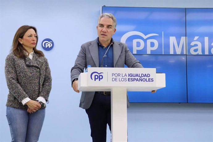 El vicesecretario de Coordinación Autonómica y Local y Análisis Electoral del PP, Elías Bendodo, en rueda de prensa en Málaga.