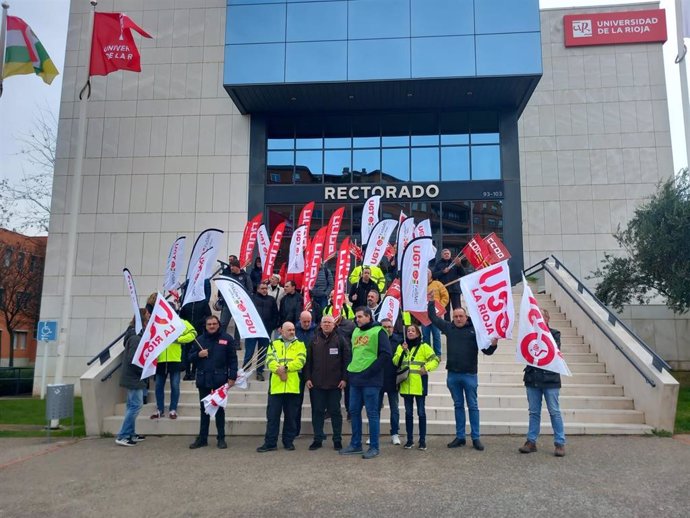 Exigen la licitación urgente del servicio seguridad UR y la mejora de sus 10 trabajadores que "no cobran desde octubre"