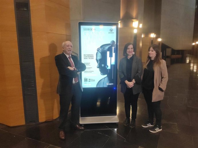 Presentación del XXVII Ciclo de Solistas Pilar Bayona, con el director del Auditorio de Zaragoza, Miguel Ángel Tapia, y la consejera municipal de Cultura, Educación y Turismo, Sara Fernández.
