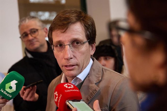 El alcalde de Madrid, José Luis Martínez-Almeida, dando declaraciones en el acto conmemorativo del 75 aniversario de la anexión de Chamartín a Madrid