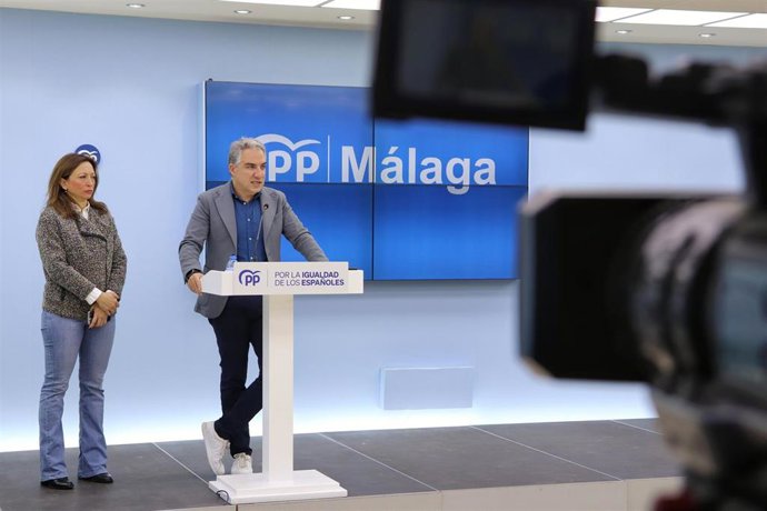 El vicesecretario de Coordinación Autonómica y Local y Análisis Electoral del PP, Elías Bendodo, en rueda de prensa en Málaga.