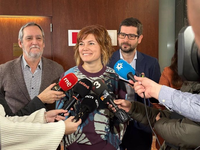 La presidenta de ERC en el Ayuntamiento de Barcelona, Elisenda Alamany, realiza declaraciones a los periodistas