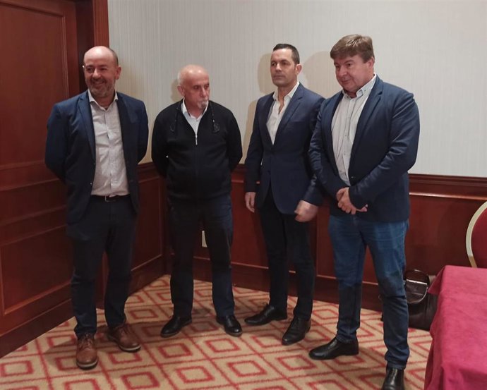 El sector del mar lanza una campaña de fomento del consumo al constatar caída de ventas por el "alarmismo" de los pélets