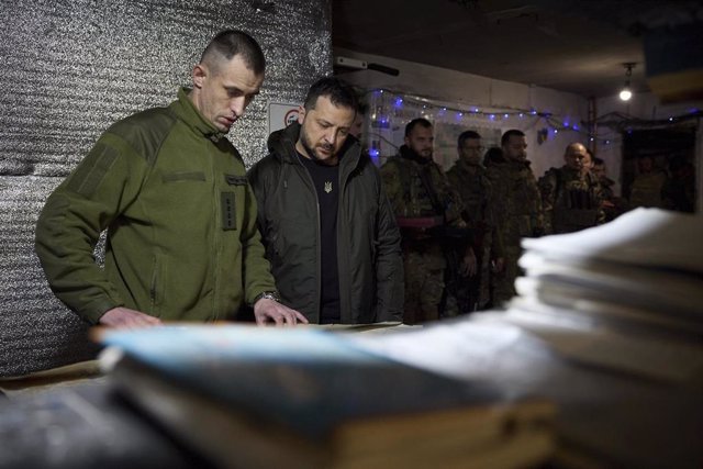 Volodimir Zelenski, en una visita a las tropas en el frente de Avdivka, en Donetsk .