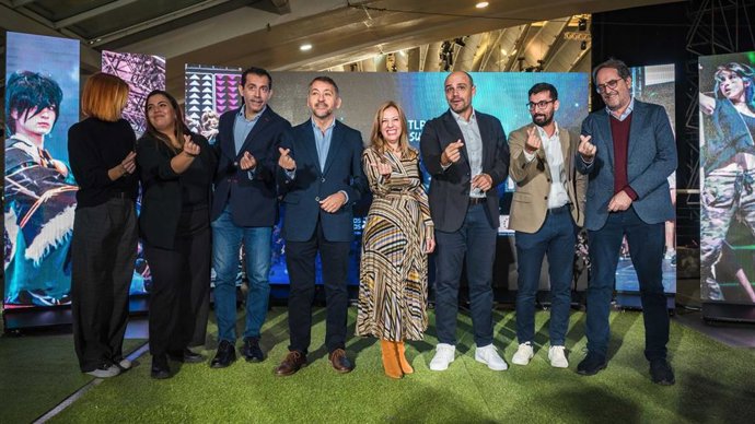 El alcalde de Santa Cruz de Tenerife, José Manuel Bermúdez, la presidenta del Cabildo, Rosa Dávila, y el portavoz del Gobierno de Canarias, Alfonso Cabello, en la presentación de 'TLP Tenerife'