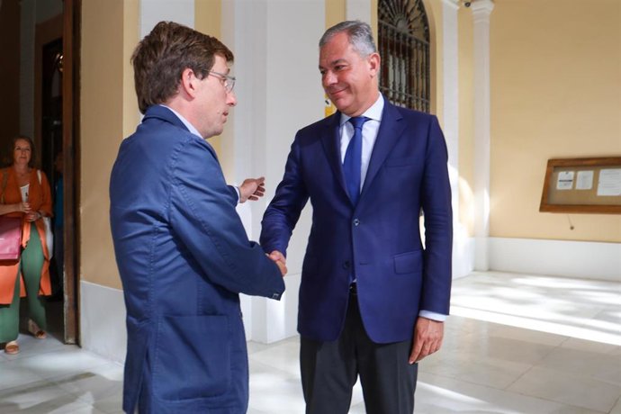 Los alcaldes de Madrid y Sevilla, José Luis Martínez-Almeida y José Luis Sanz.