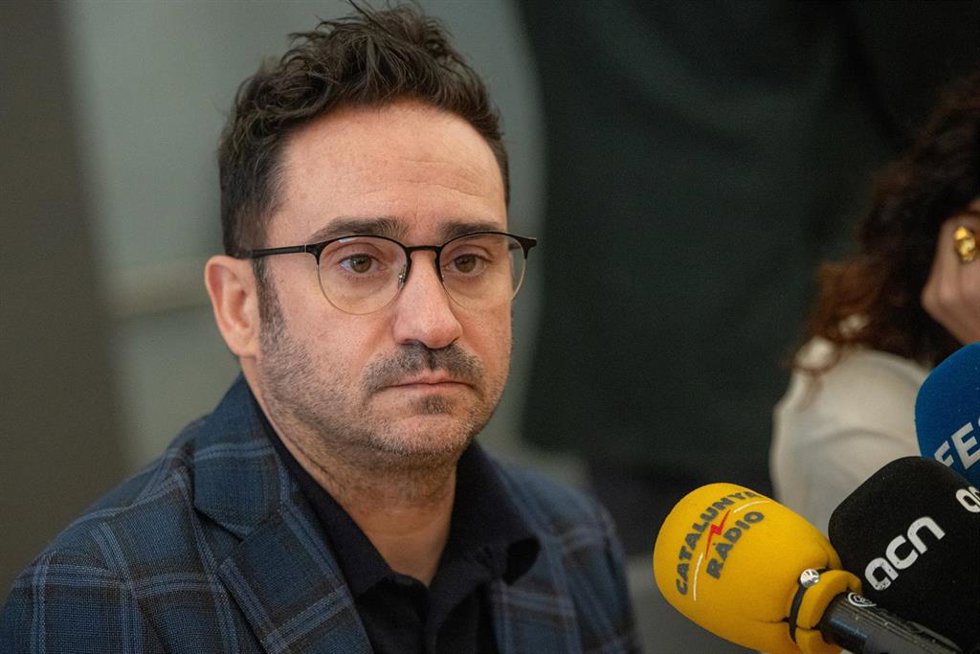 Archivo - El director de cine J.A.Bayona durante un encuentro con medios con motivo de su nominación a los Premios Gaudí, en Disseny Hub, a 19 de enero de 2024, en Barcelona