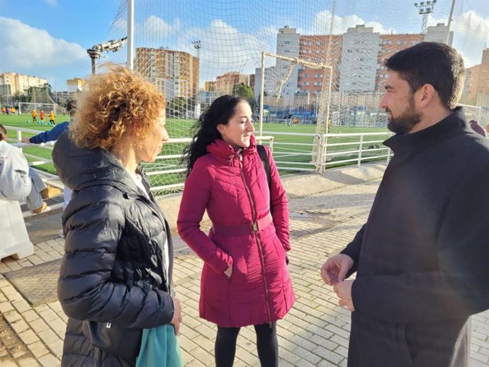 El concejal de Izquierda Unida en el Ayuntamiento de Sevilla Ismael Sánchez, en el centro deportivo municipal Los Mares.